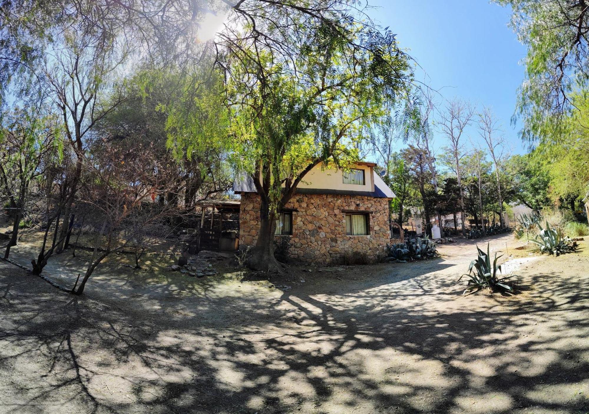 Cabanas Budapest Капила дел Монте Екстериор снимка